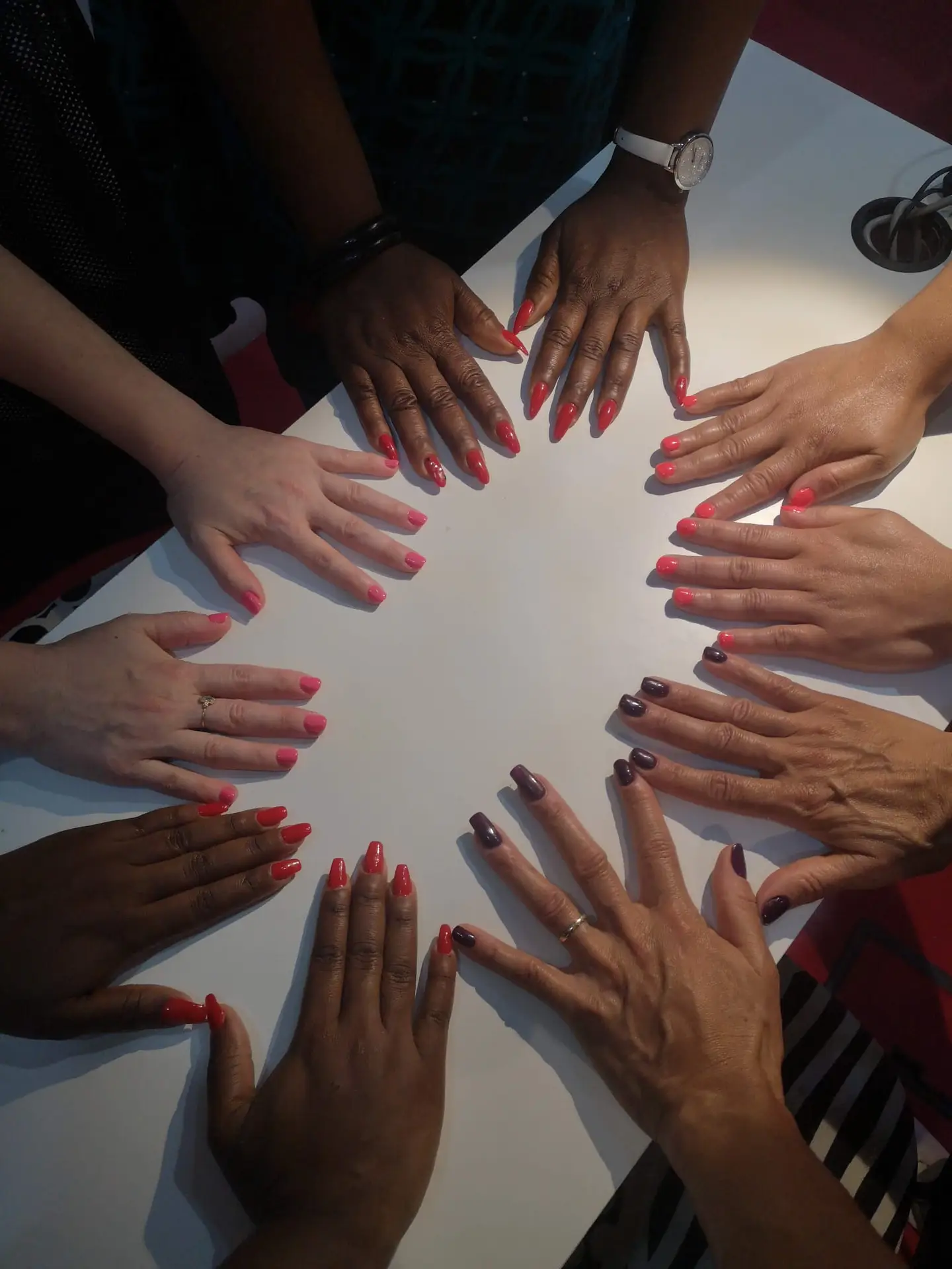 Unhas feitas pelos alunos